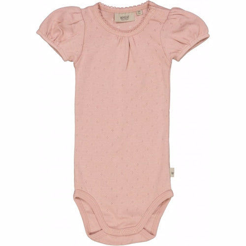 Wheat - body rib ruffle LS // powder, body, bodystocking, sparkedragt, babytøj, dreng, nyfødt, pige, babytøj