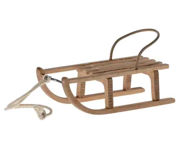 Maileg, babyseng, babycot, legetøj, børnelegetøj, musseseng, dukkeseng, Maileg dansende kat & Mus i skoæske Maileg Storebror mus i nattøj, Maileg-Bedstefar & Bedstemor i tændstik æske,Maileg -  Slæde, Mus