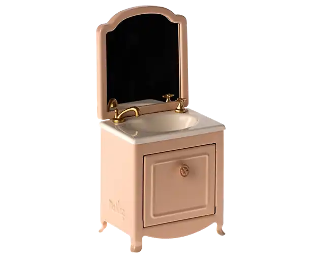 Maileg, babyseng, babycot, legetøj, børnelegetøj, musseseng, dukkeseng, Maileg dansende kat & Mus i skoæske Maileg Storebror mus i nattøj, Maileg-Bedstefar & Bedstemor i tændstik æske,Maileg -  Baderumsmøbel, Mus, Pudder