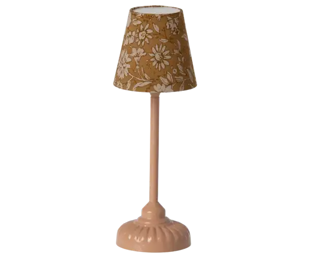Maileg, babyseng, babycot, legetøj, børnelegetøj, musseseng, dukkeseng, Maileg dansende kat & Mus i skoæske Maileg Storebror mus i nattøj, Maileg - Vintage gulvlampe, Mus - Sand