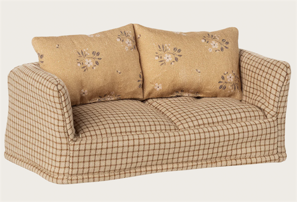 Couch, Mouse - Mable