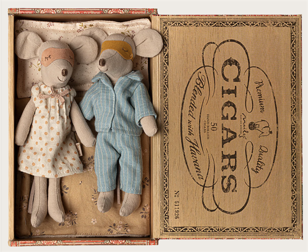 Mum & Dad mice in cigarbox
