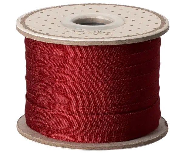 Maileg, babyseng, babycot, legetøj, børnelegetøj, musseseng, dukkeseng, Maileg dansende kat & Mus i skoæske Maileg Storebror mus i nattøj, Lysestage, Hest, Træ, Stor，Bånd, 13 mm, 10 m - Rød