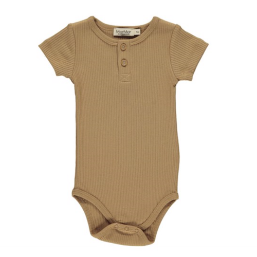 marmar leggins, marmar body, marmar t-shirt, marmar pants, marmar t shirt, t shirt pige, undertrøje pige, top pige, undertrøje marmar, top marmar, tamra marmar t shirt, tamra nougat marmar, pitti marmar, pitti nougat, benedicte marmar, benedicte body, body marmar, body nougat, body brun, unisex body, unisex marmar, caramel body marmar, caramel leggins, brune leggins børn, pige leggins, dreng leggins, leggins unisex, body lange ærmer, body korte ærmer, kortærmet body marmar, langærmet body marmar,