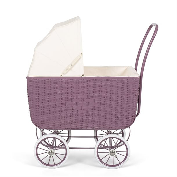 Dansk design, by Astrup, børn i tanke, moderne design, trælegetøj, aktivitetslegetøj, indlæring, alfabetet, klodser, legetøj, træ, bæredygtig, miljøvenlig, spil, læring, uddannelse, educative, rattan