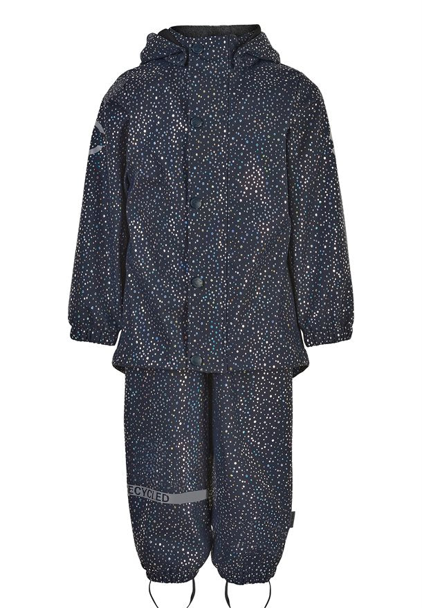 regntøj, regnsæt, reflekser, Mikk-line, to dele, børne regntøj, PU-materiale, flour-fri, overall regnbukser, overtøj, tilbud, overtøjstilbud, regntøjstilbud, regntøj i blå, regnsæt i blå, regntøj i blue nights, glimmer regntøj, glitter regntøj, glimmer regnsæt, regnsæt i glimmer.