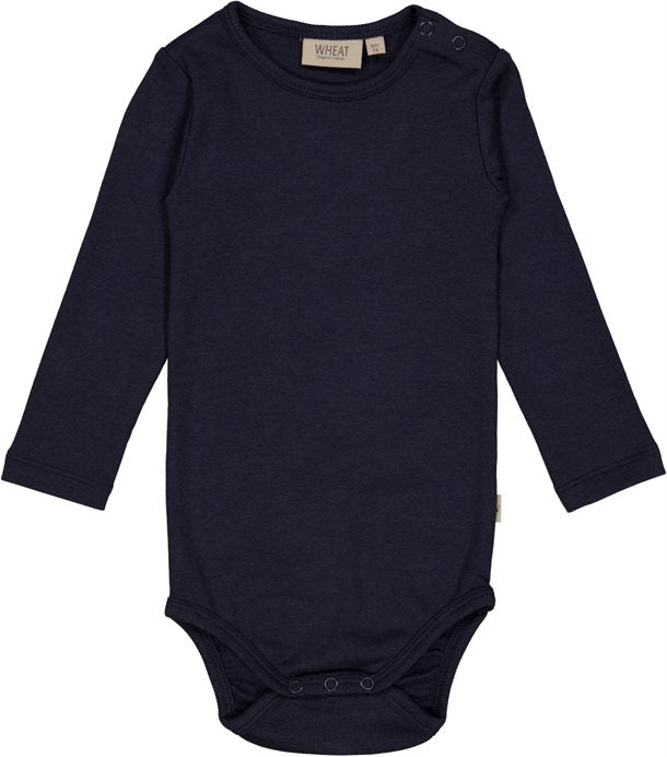 Wheat - Body Rib // Deep wave, body, bodystocking, sparkedragt, babytøj, dreng, nyfødt, pige, babytøj, Blå body, Blå bodystocking, Mørkeblå body, Navy body