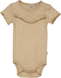 Wheat - Body Rib Ruffle SS // Dark oat melange, body, bodystocking, sparkedragt, babytøj, Body med frynser, Body oat