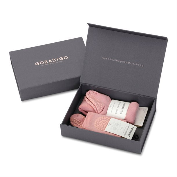 GoBabyGo, Go Baby Go, kravle startpakke, Crawling starter kit, kravle kit, strømpebukser med skridsikker dutter,  skridsikre strømpebukser, knæbeskyttere, skridsikre strømper