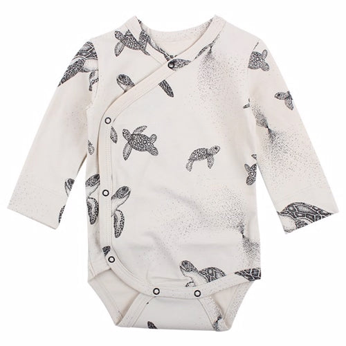 Fixoni body med knapper i siden.  100% bomuld råhvid, premature baby,  Fixoni Elemental Wrapover Body - GOTS- New Born- Nyfødt