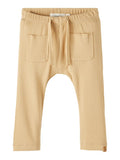 Lil Atelier Isak Loose Pants - Taos Taupe, løse bukser, leggings drenge, gule bukser, gule leggings, drenge bukser