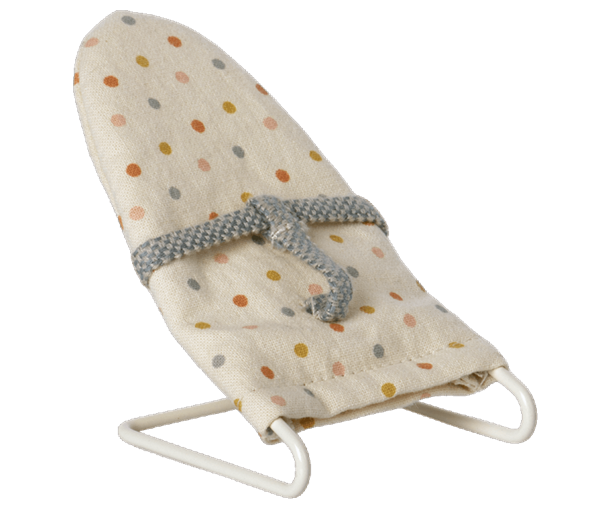 Maileg, babymus, baby mouse, babymouse in carrycot, mus I lift, mus I babylift, børnelegetøj, nusse og pusle, små fingre, hyggeleg, hyggelegetøj, dansk legetøj, sødt legetøj, romantisk legetøj, newborn my skråstol