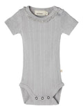 Lil Atelier Rachel Slim Body // Frappé, body, Lil Atelier, body til piger, body med flæse, flæser, bodystocking
