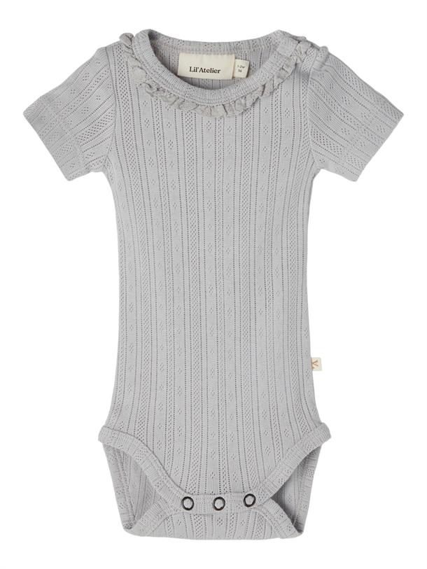 Lil Atelier Rachel Slim Body // Frappé, body, Lil Atelier, body til piger, body med flæse, flæser, bodystocking