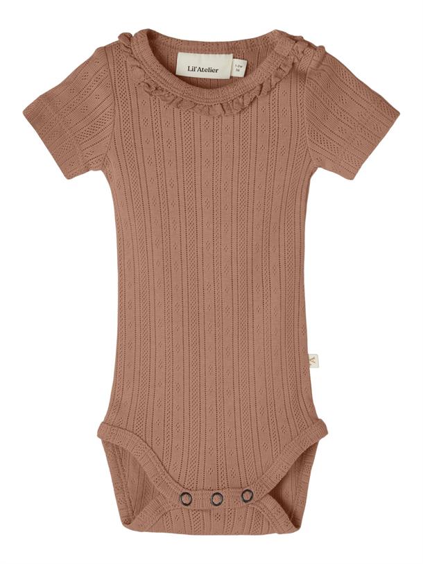 Lil Atelier Rachel Slim Body // Frappé, body, Lil Atelier, body til piger, body med flæse, flæser, bodystocking