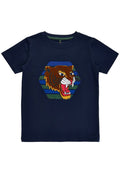 The new t-shirt, t-shirt fra the new, t-shirt med print, the new t-shirt med print, t-shirt til drenge, the new t-shirt til drenge, t-shirt i mørkeblå, t-shirt med print, t-shirt med løve print, mørkeblå t-shirt, blå t-shirt.